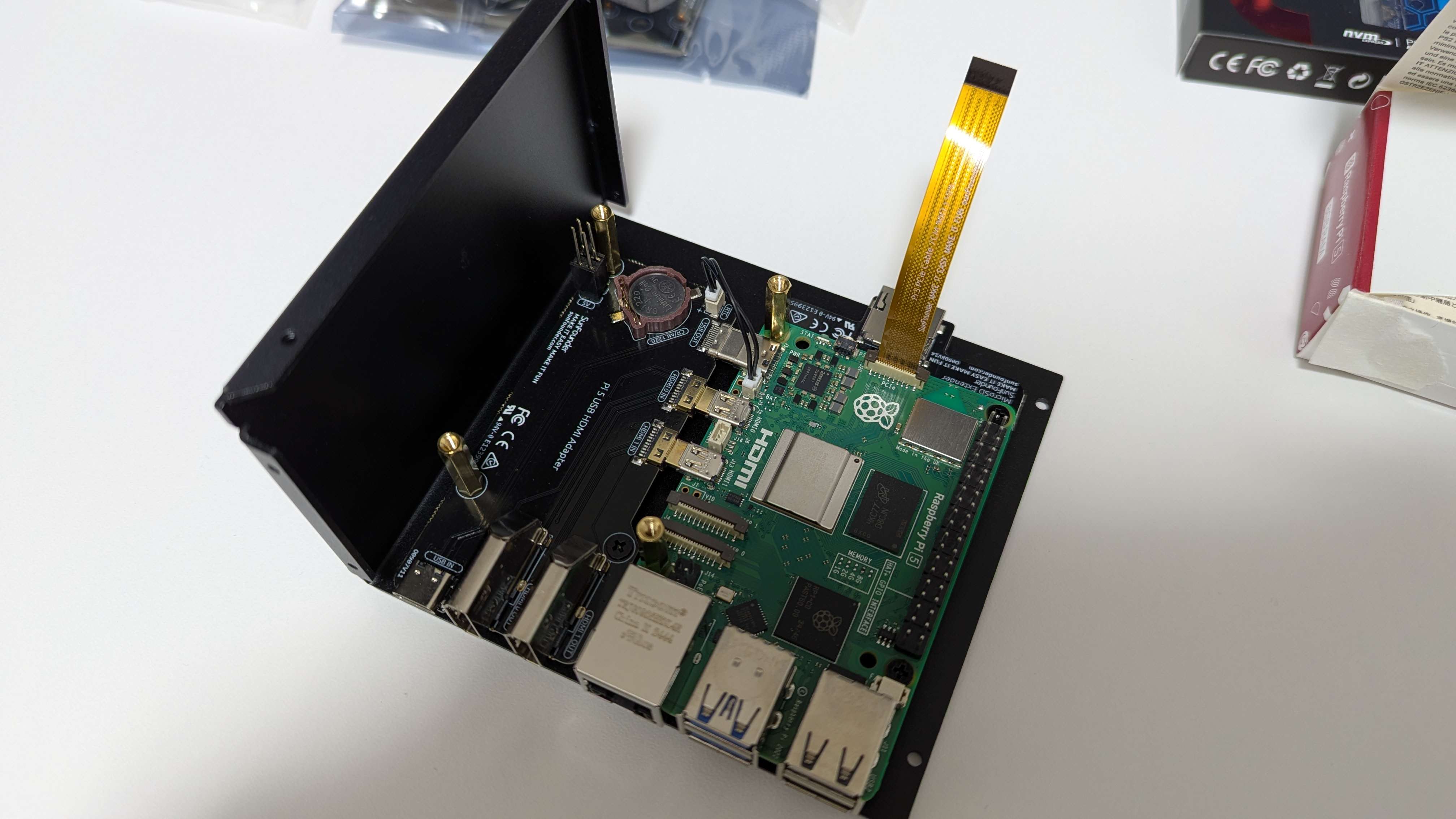 ラズパイをケースに取り付け